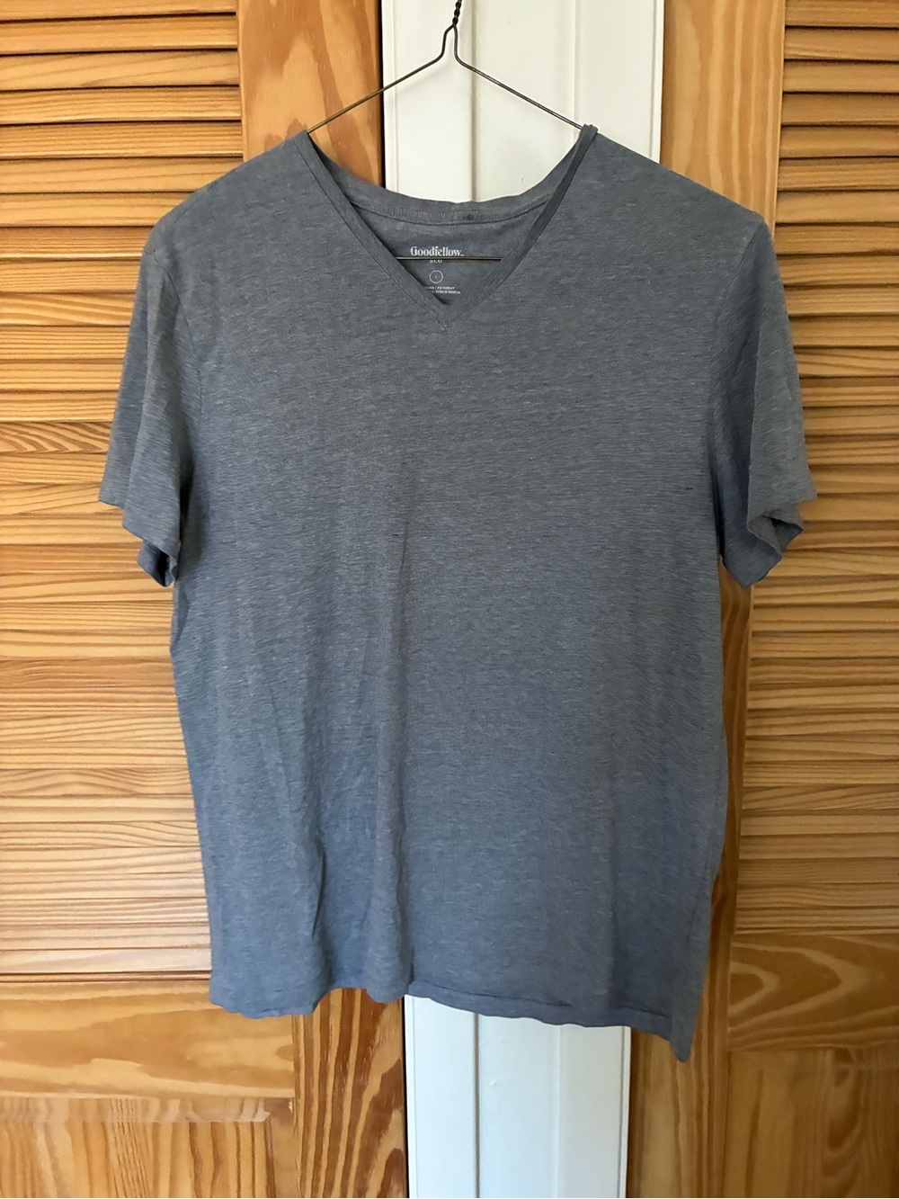 Goodfellow & Co Men’s Gray V-Neck T-Shirt size large